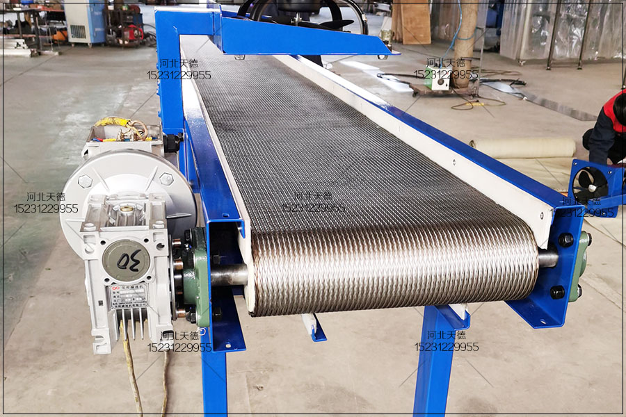 網(wǎng)帶輸送機